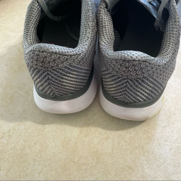 Women’s Gray and Pink Under Armour Charged shoes size 11 athletic - Picture 3 of 6